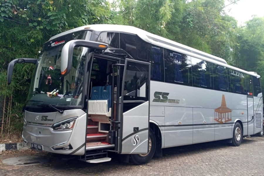 Sewa Bus Pariwisata Mewah